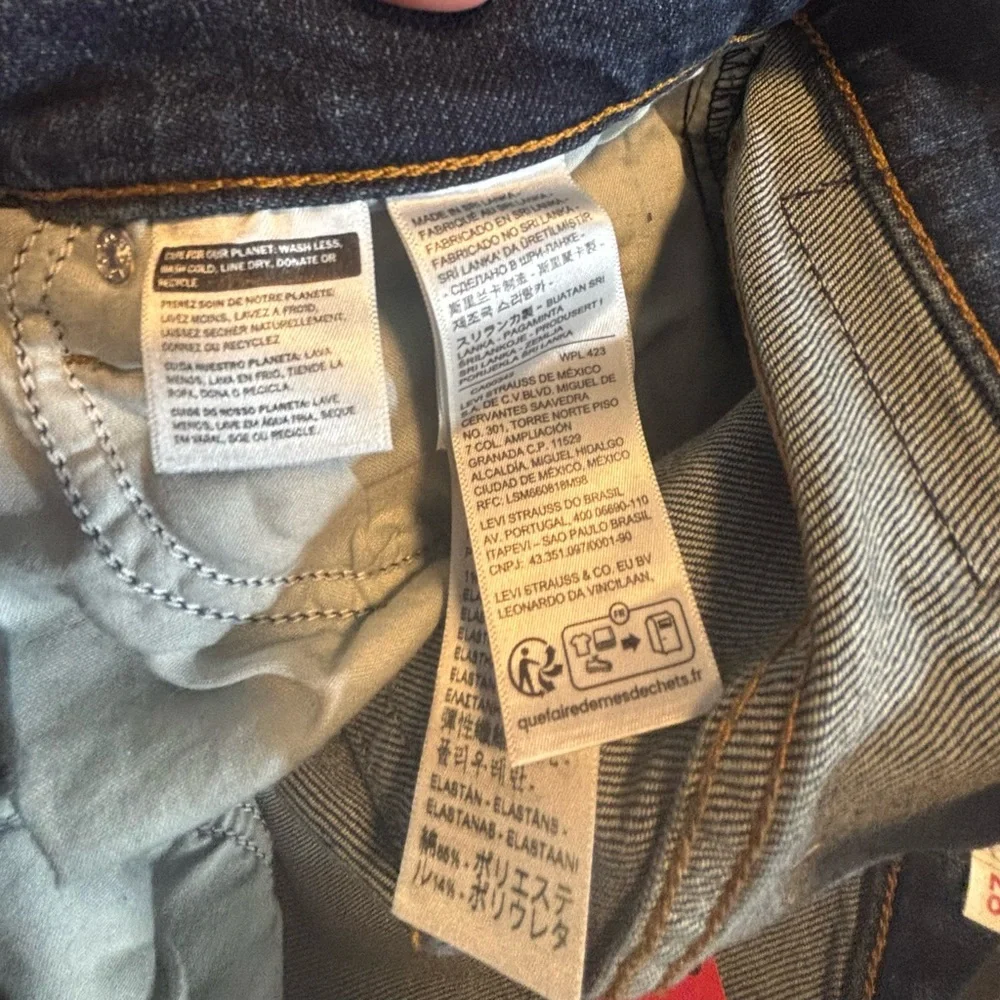 NWT Levi's High Waisted Mom Jeans Mid Wash Blue 28x29 - Picture 10 of 14